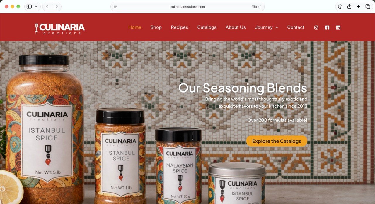 Captura de pantalla de l diseño web de inicio de Culinaria Creations con banners de productos que muestran tarros de especias de Estambul y Malasia sobre un fondo de mosaico rústico y el texto 'Our Seasoning Blends'
