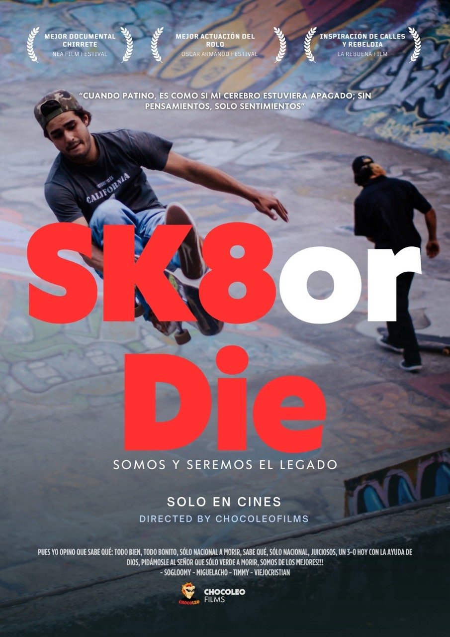Póster a color del documental SK8 OR DIE dirigido por Chocoleofilms, que presenta a un patinador en pleno vuelo realizando un truco en un skatepark lleno de grafitis, con grandes letras rojas en el centro